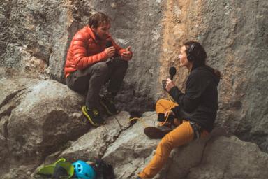 Clothilde Sauvages enregistre son podcast. 