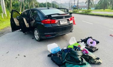 Voiture vidée à Phangnga