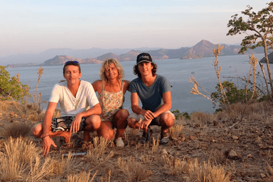 Toi Félix et ses parents, Jean-Luc et Sylvie Félix. Archives familiales.