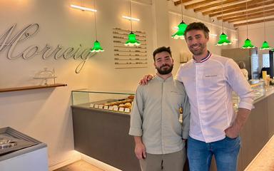 Matt Valette et Matthieu Atzenhoffer dans leur pâtisserie Morreig à Barcelone, le 11 juillet 2025. 