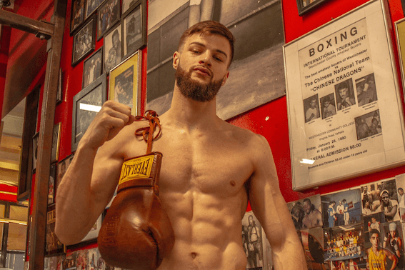 Baptiste Cheval est champion de New York, puis champion de l'État et vainqueur des Golden Gloves. Crédit : Bastien Martinez, @art_and_jab.