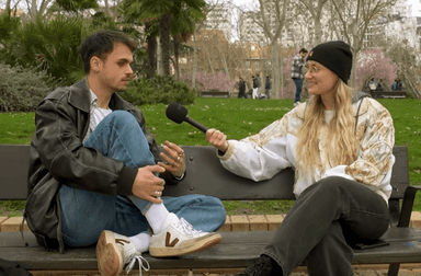 capture d'écran de Claire en train d'interviewer Clément sur sa vie de Français expatrié en Espagne