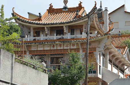 La pagode Tinh Tam, une pagode bouddhiste, sino-vietnamienne, située à Sèvres en France, le 27 août 2011. Crédit : Popolon