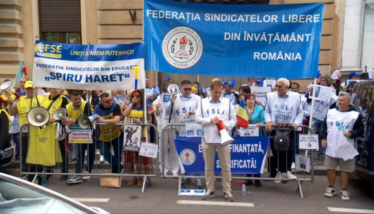 teachers-protest-750x430