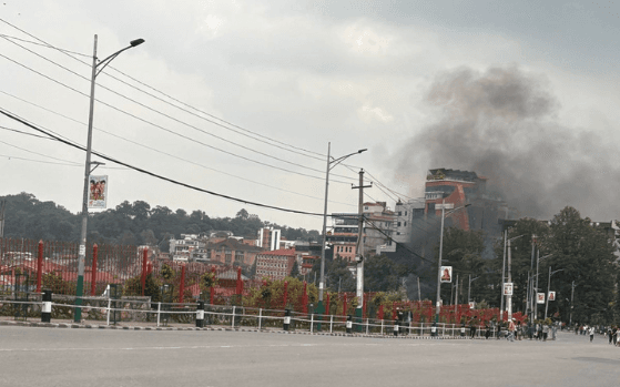 Katmandou en proie à de violentes contestations 