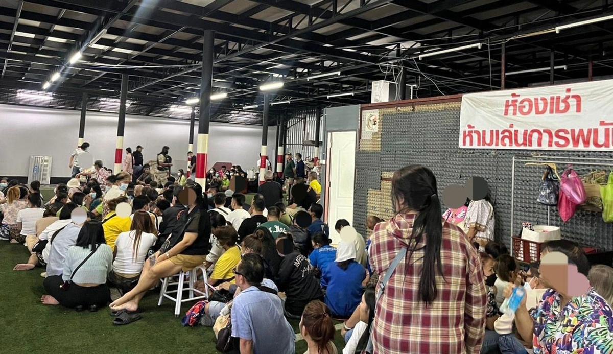 Des joueurs clandestins en Thaïlande au moment de leur arrestation 