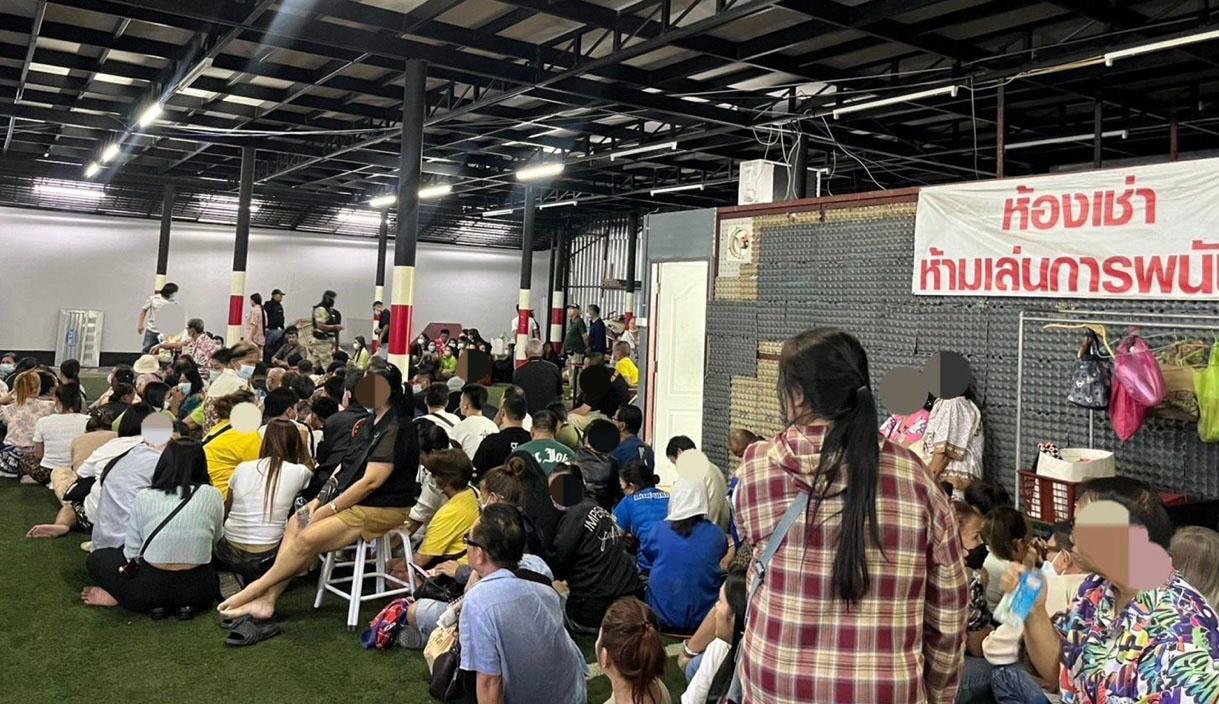 Des joueurs clandestins en Thaïlande au moment de leur arrestation 