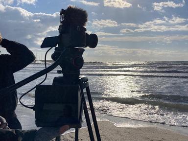 Tournage sur la plage / Marine Boullenger