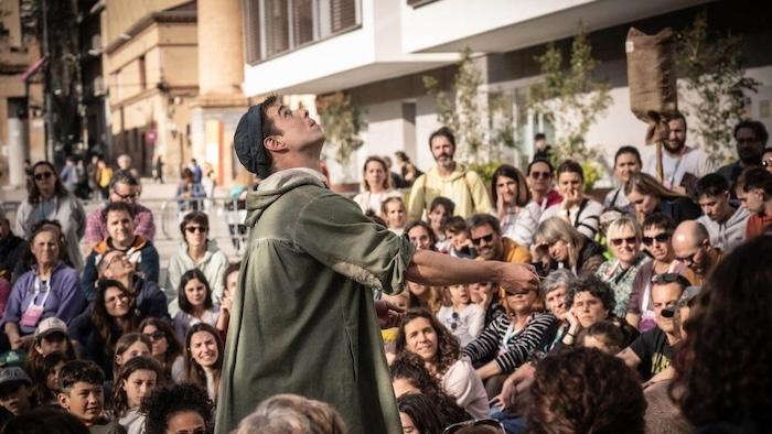 jongleur devant un public à madrid