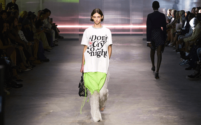 En 2025, la Fashion Week s’empare également de Paris (du 29 septembre au 7 octobre), Dubaï (du 1er au 6 septembre), Londres (du 18 au 22 septembre), Milan (du 23 au 29 septembre), Shanghai (du 9 au 16 octobre) et Lagos (du 29 au 2 novembre). Crédit : NYFW