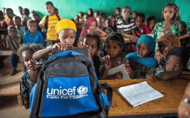 Des élèves assistent à un cours à l'école primaire Tutis, dans l'État d'Oromia, en Éthiopie. Crédit : UNICEF Éthiopie, 2013. CC BY-NC-ND 2.0.