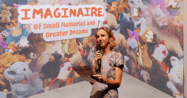 Aude-Emeline, directrice de l'Alliance Française de Singapour lors de l'exposition  IMAGINAIRE