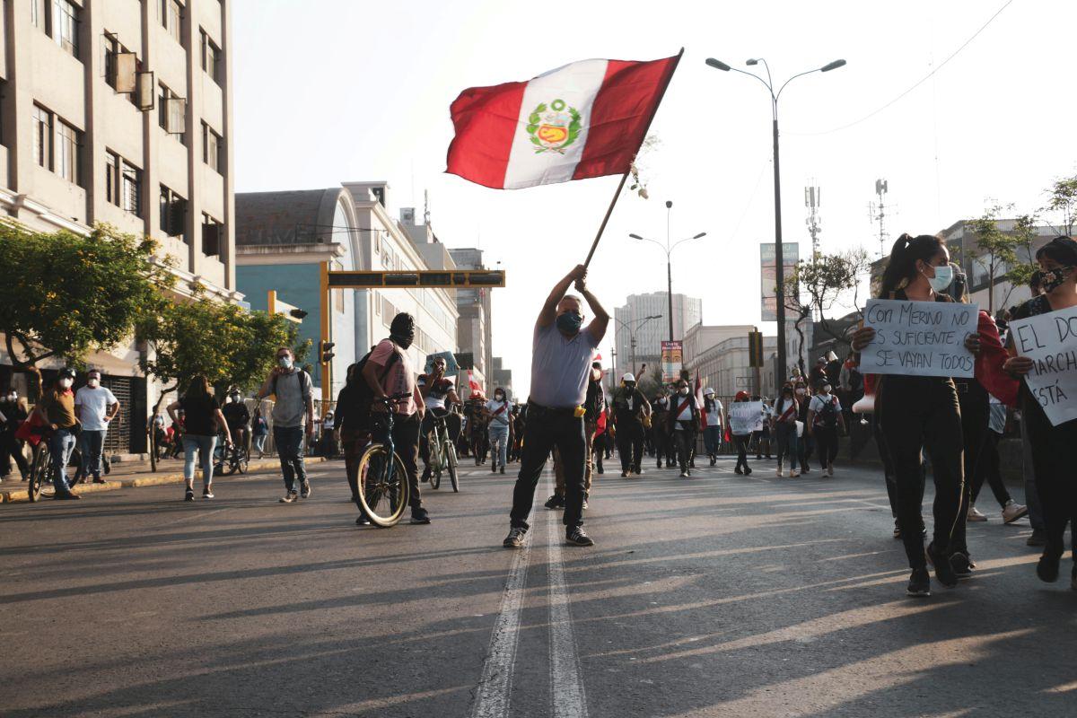 CRISIS PERU