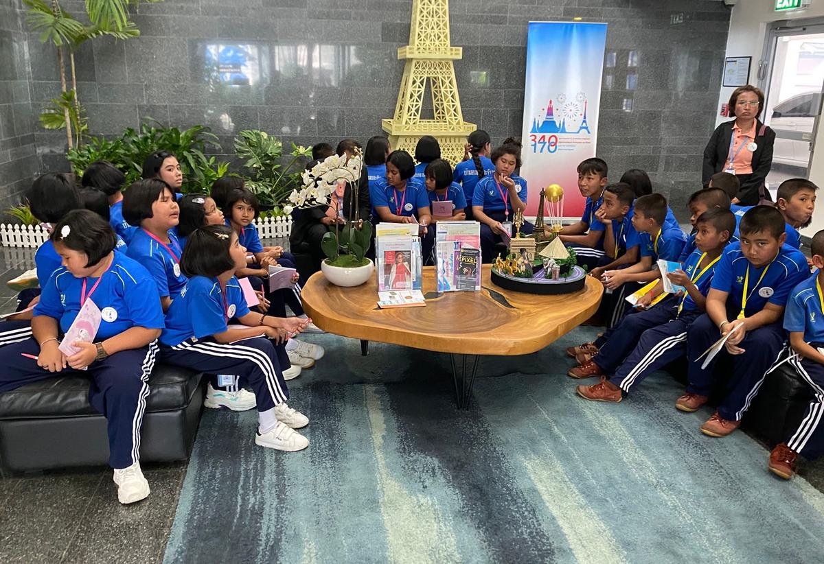 Élèves de Natacha School à l’ambassade de France à Bangkok