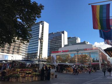 L'automne au centre de Stockholm sur la place Hötorget. 