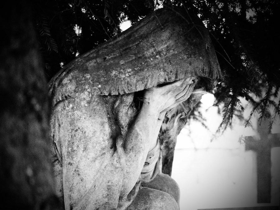 deuil en expatriation, le chagrin et les lourdeurs administratives 