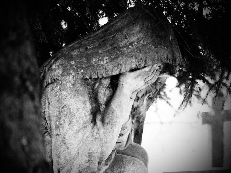 deuil en expatriation, le chagrin et les lourdeurs administratives 