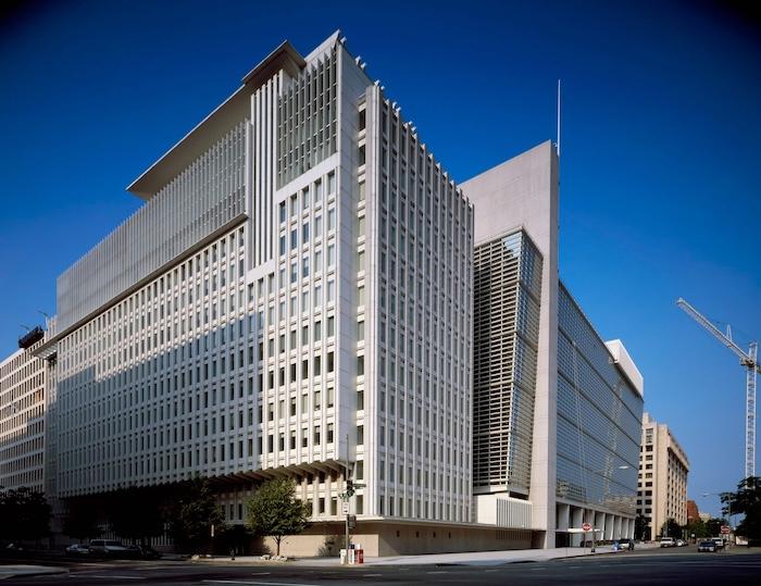 batiments blancs, siège du FMI à Washington, D.C. aux États-Unis.