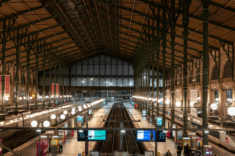 gare de Paris Gare du Nord de nuit