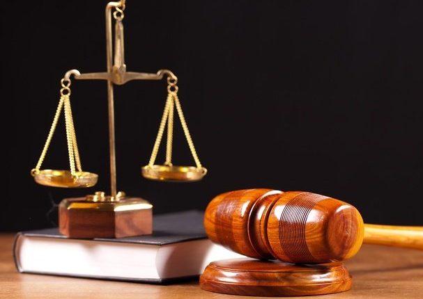 justitie-1475908012-607x430