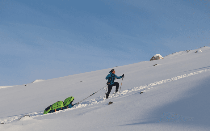 Ludovic Seuillot dans la neige du Svalbard
