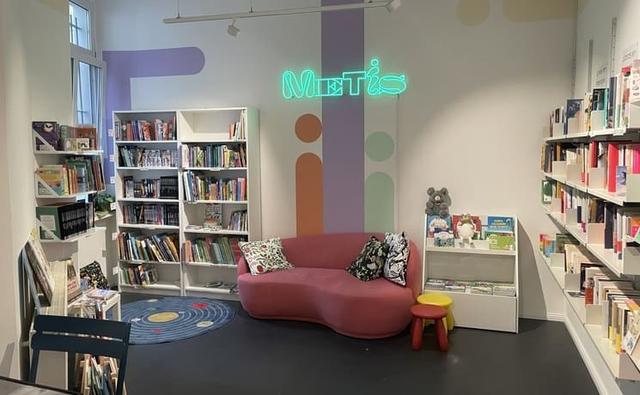 Image de l'intérieur de la librairie Metis