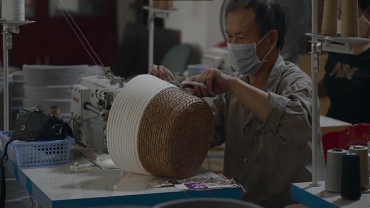 Tisseur de paniers vietnamiens