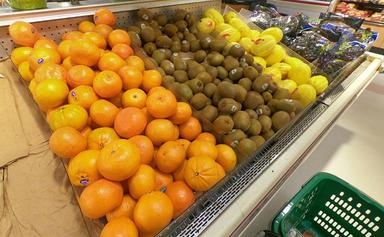 FRUITS dans un supermarché