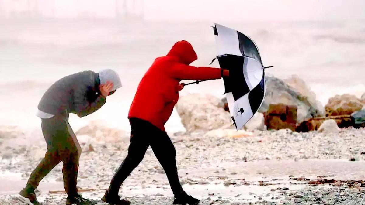 La borrasca Claudia pondrá en alerta a seis provincias andaluzas el jueves. / EFE