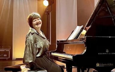 Dana Ciocarlie devant un piano