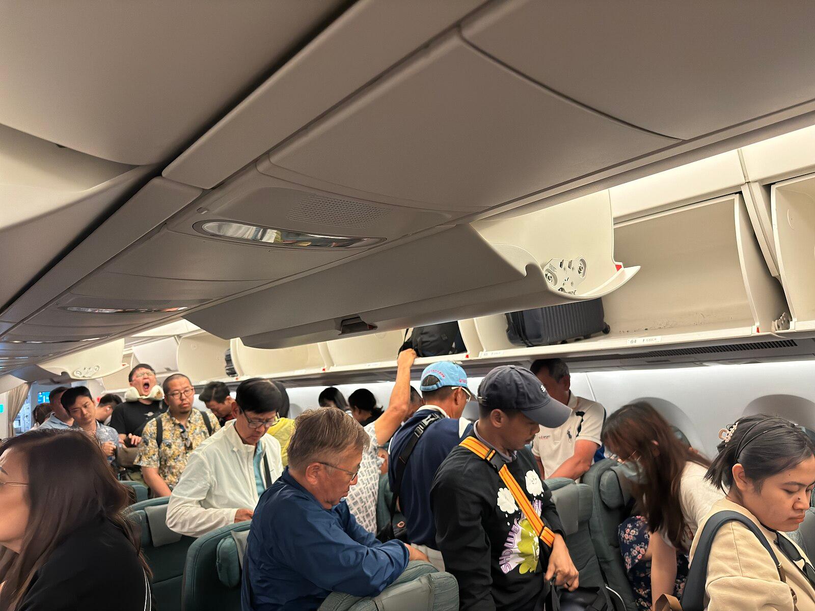 Des passagers dans un avion