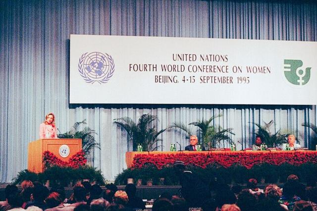 Du 4 au 15 septembre 1995, la Chine accueille la quatrième Conférence mondiale sur les femmes - Discours d'Hilary Clinton