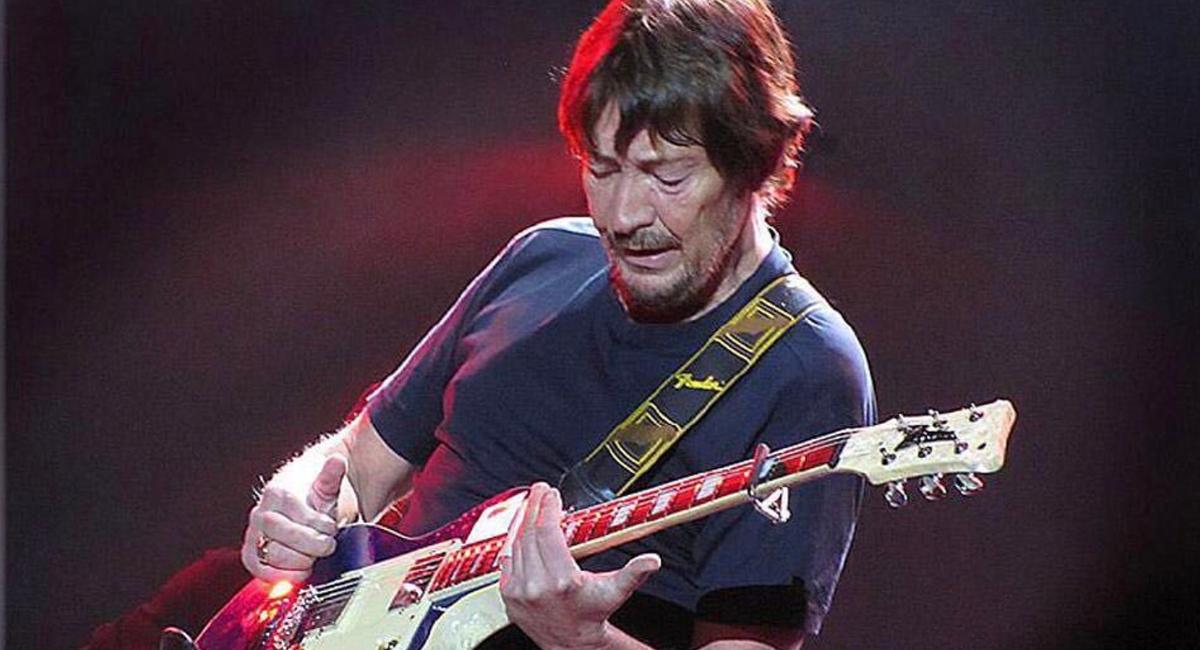 Chris Rhea avec sa guitare