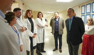 Visite du conseiller à la Santé, Antonio Sanz, à l'hôpital Virgen del Rocío de Séville.