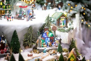 vivre les fêtes en expatriation avec des santons partout 