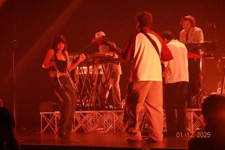 le groupe imperatrice joue à singapour et c'est la folie ! 