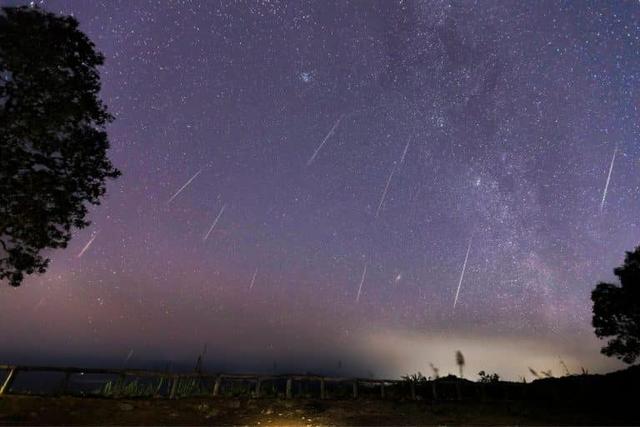meteor-shower-768x512