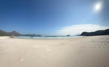 Une plage à Hong Kong sous le soleil radieux du mois de novembre 