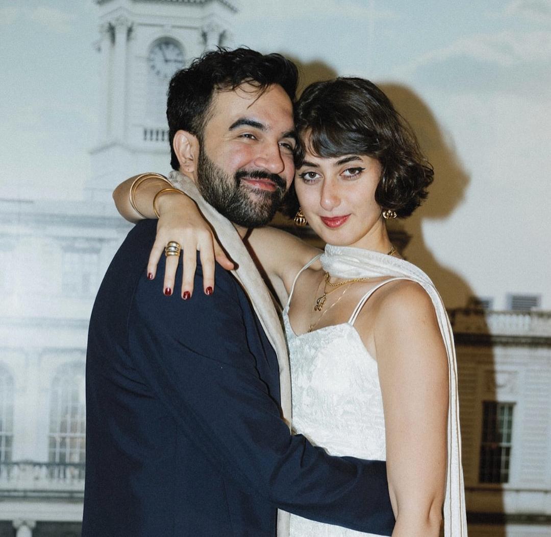 rama duwaji robe blanche et Zohran Mamdani ensemble tapis rouge 