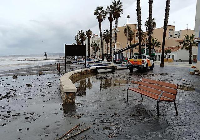 Dégâts causés par la tempête sur les plages d'Algarrobo. SUD