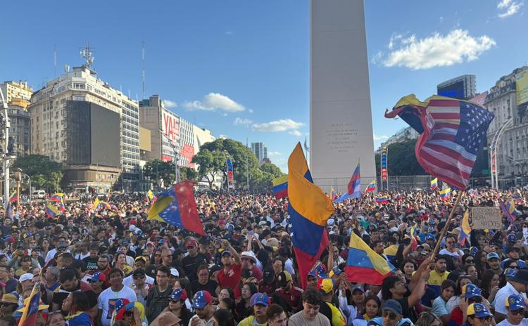 Rassemblement de Vénézuéliens à l'Obélisque de Buenos Aires 
