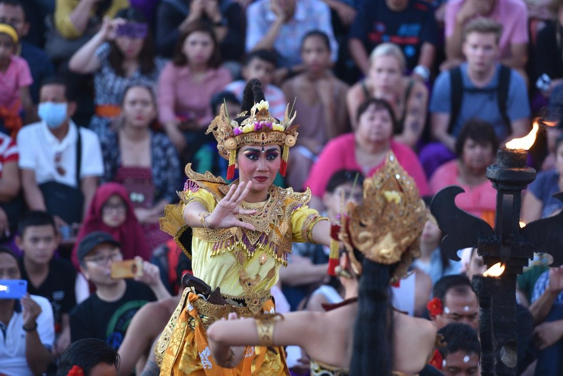 danse-balinaise-costume-jaune