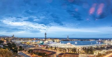 vue du port industriel de barcelone