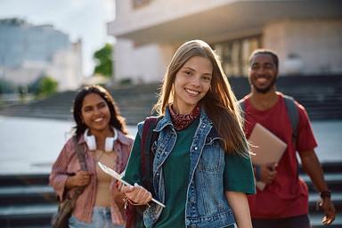 Comment aider son enfant expat à choisir ses vœux sur Parcoursup ? Tous nos conseils