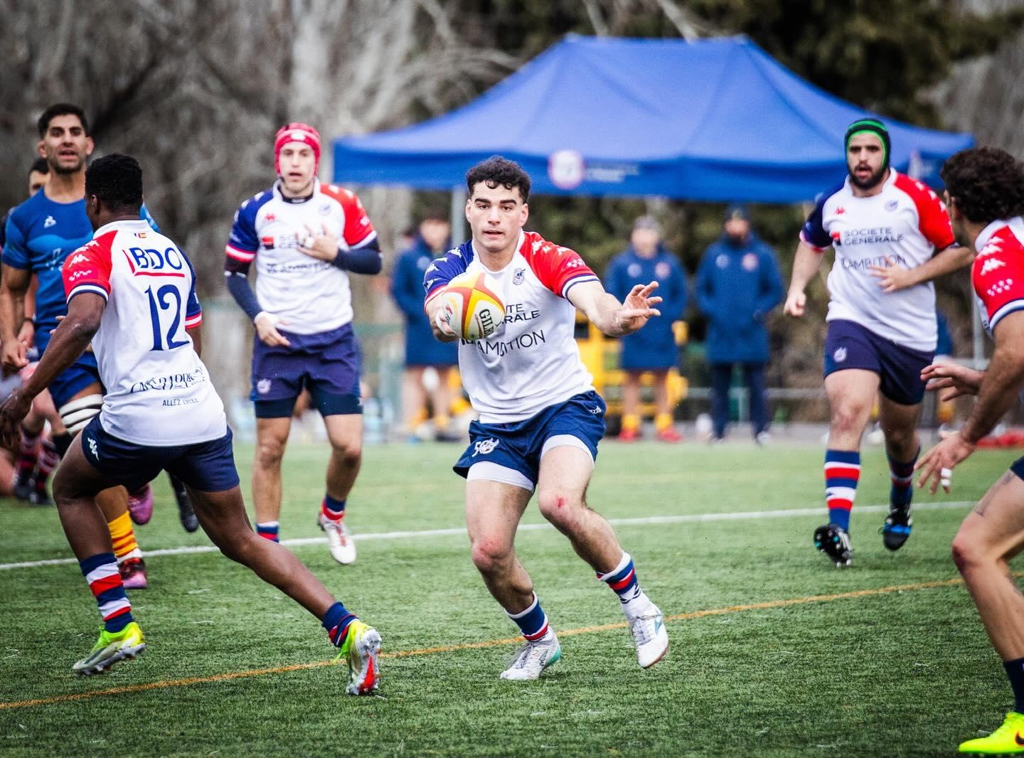 joueurs du liceo frances rugby lors d'un match sur le terrain