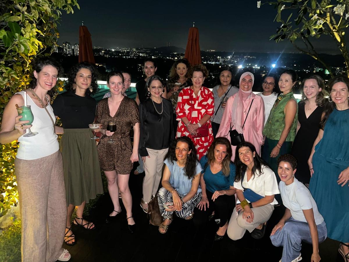 Myriam Bouvet (au centre) lors d’une soirée networking du groupe