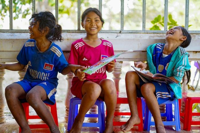 À Siem Reap, la bibliothèque mobile de Sipar mêle lecture et musique
