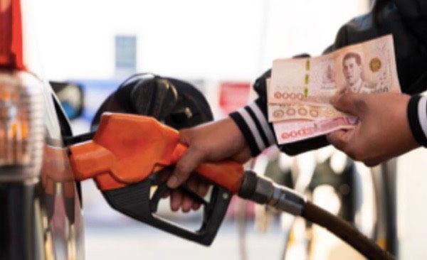 Plein d’essence et billets thaïs 