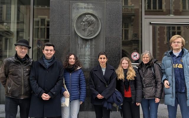 Photo de sept membres des Berlinguistes dont le fondateur Xavier Bihan