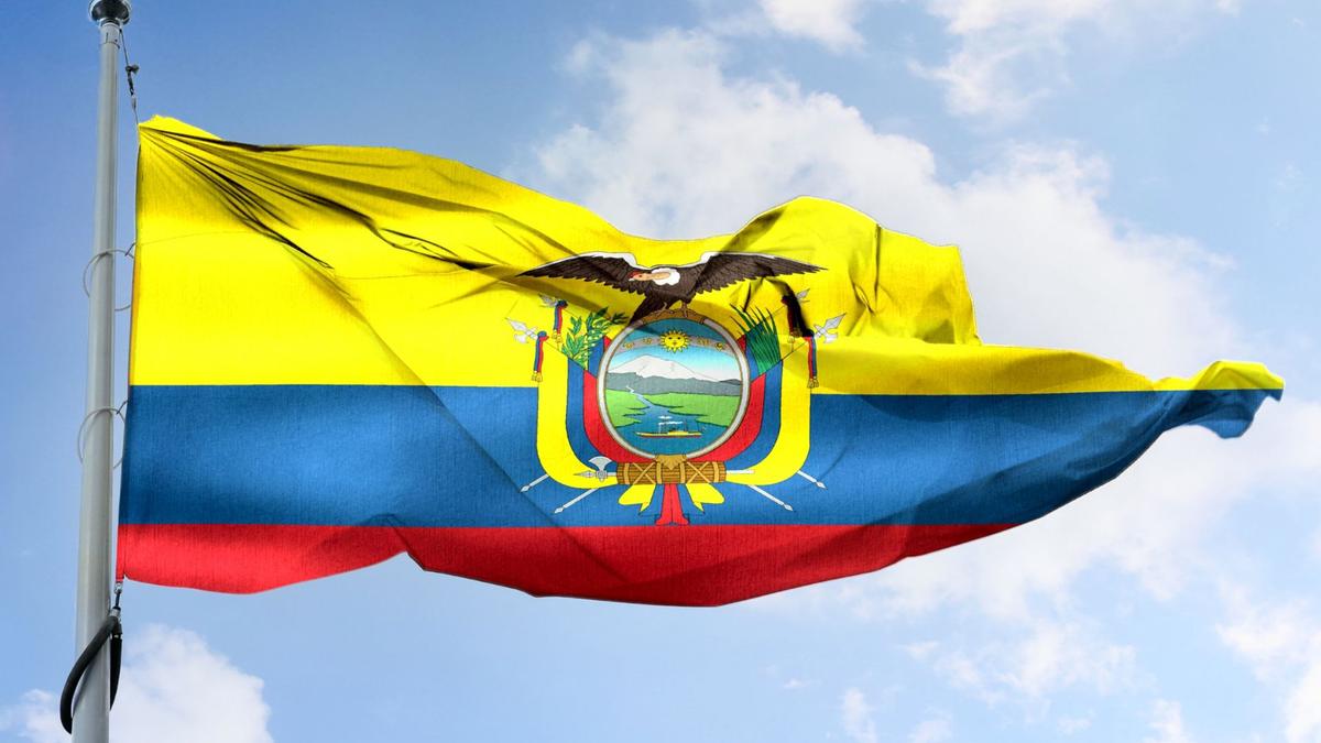 Drapeau de l'Equateur dans le vent